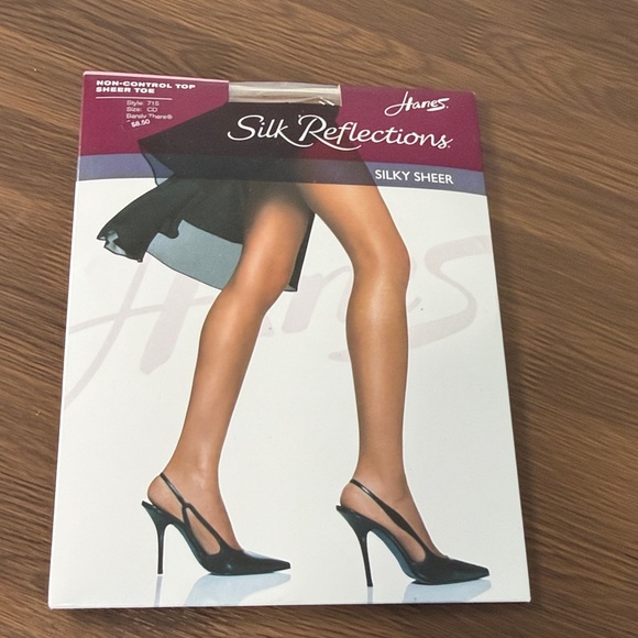Hanes Silk Reflections Silky Sheer Pantyhose in Barely There Sz CD - Picture 1 of 6
